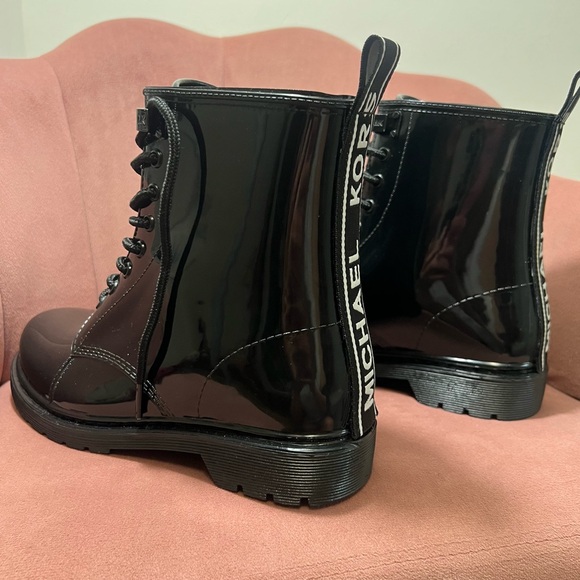 ✨ Michael Kors Black Combat Glossy Boots | New WOT | | Glossy Finish | Size 7 ✨ - Picture 8 of 15